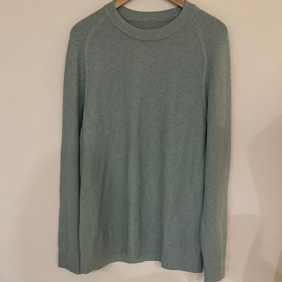 Lululemon sz XL Light Blue Textured Knit Crewneck Sweater like new condition